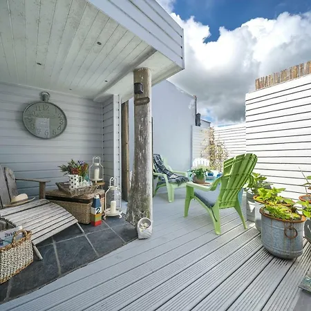 Pier House *